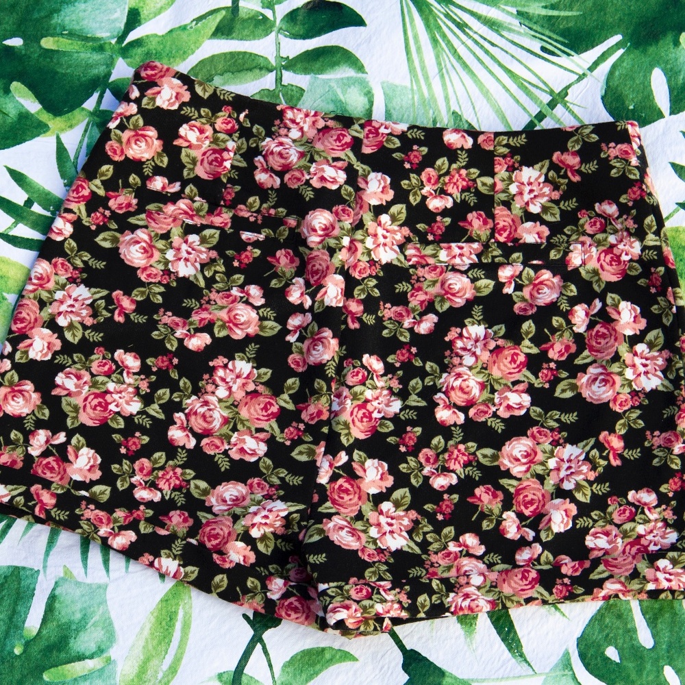 dark floral shorts - Picture 3 of 4